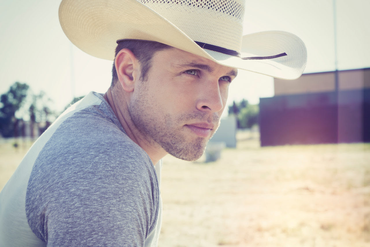 "Small Town Boy" Dustin Lynch Earns BigTime Milestone For Hit Single Country Music Pride